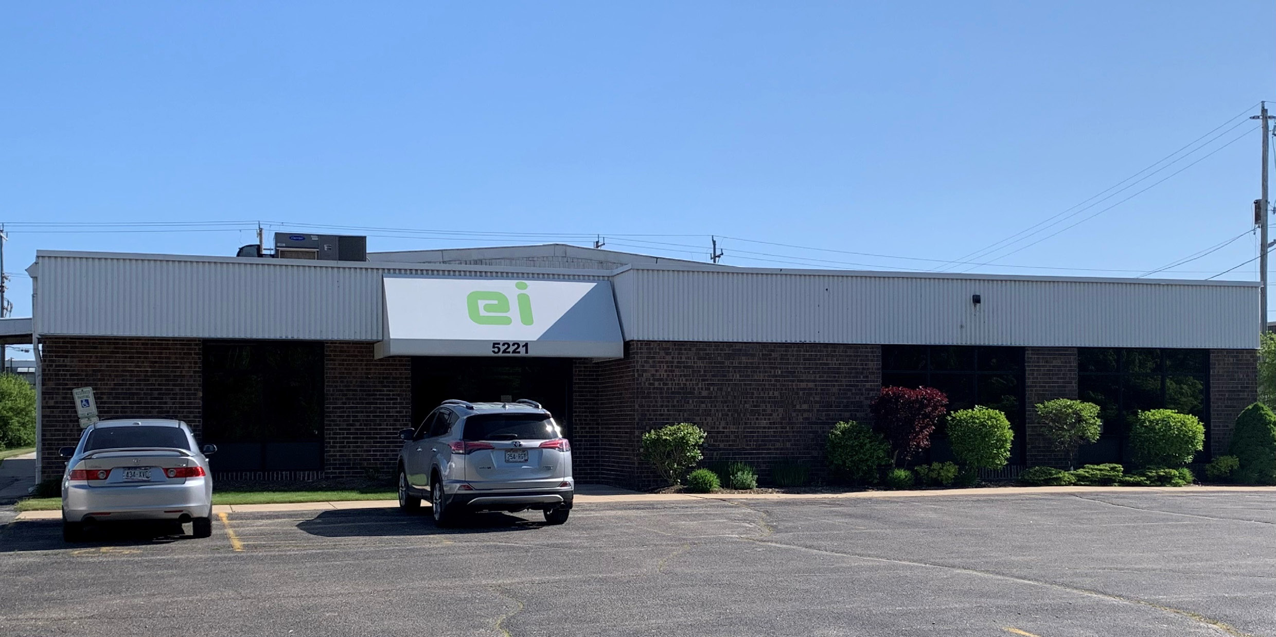 5221 W Beaver Creek Pkwy, Brown Deer, WI 53223