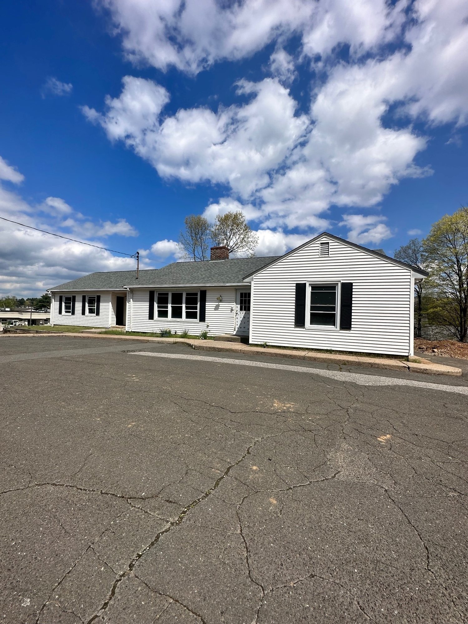 40 W Avon Rd, Avon, CT 06001