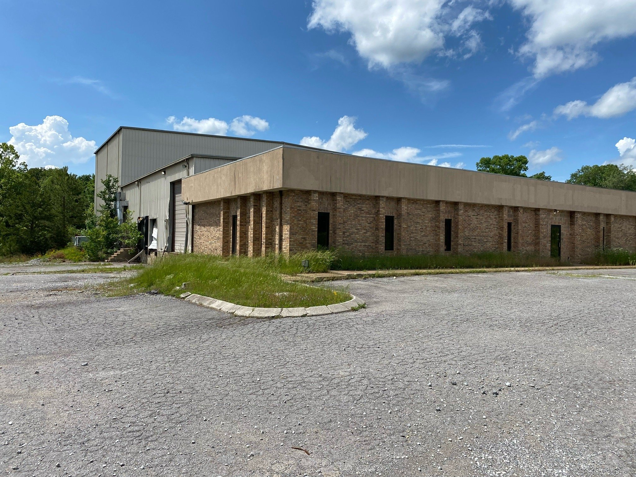 6936 Industrial Rd, Nunnelly, TN 37137