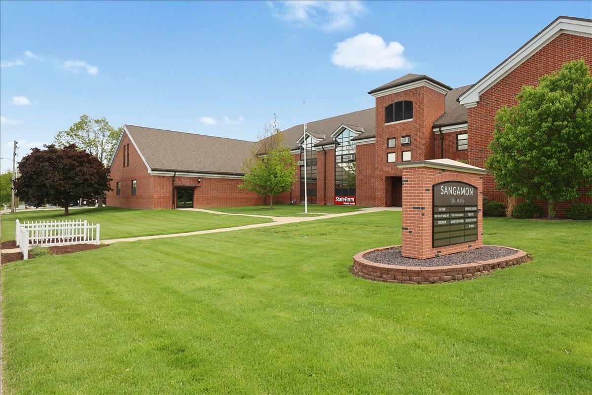 601 E Main St, Mahomet, IL 61853
