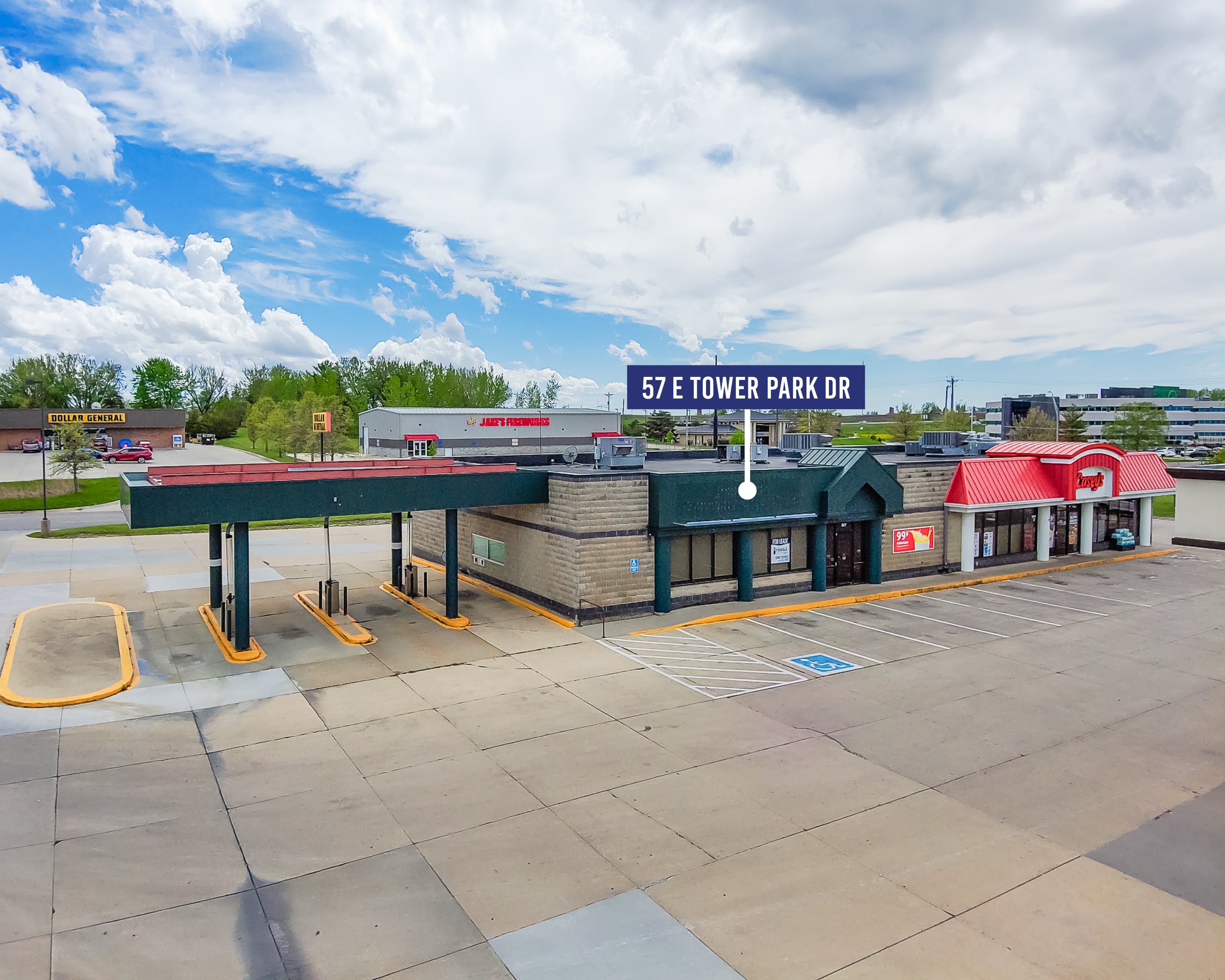 57 E Tower Park Dr, Waterloo, IA 50701