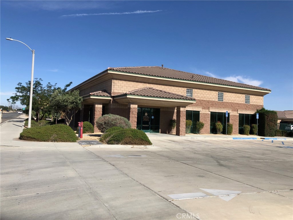 16490 Walnut St, Hesperia, CA 92345