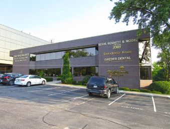 9202 W Dodge Rd, Omaha, NE 68114