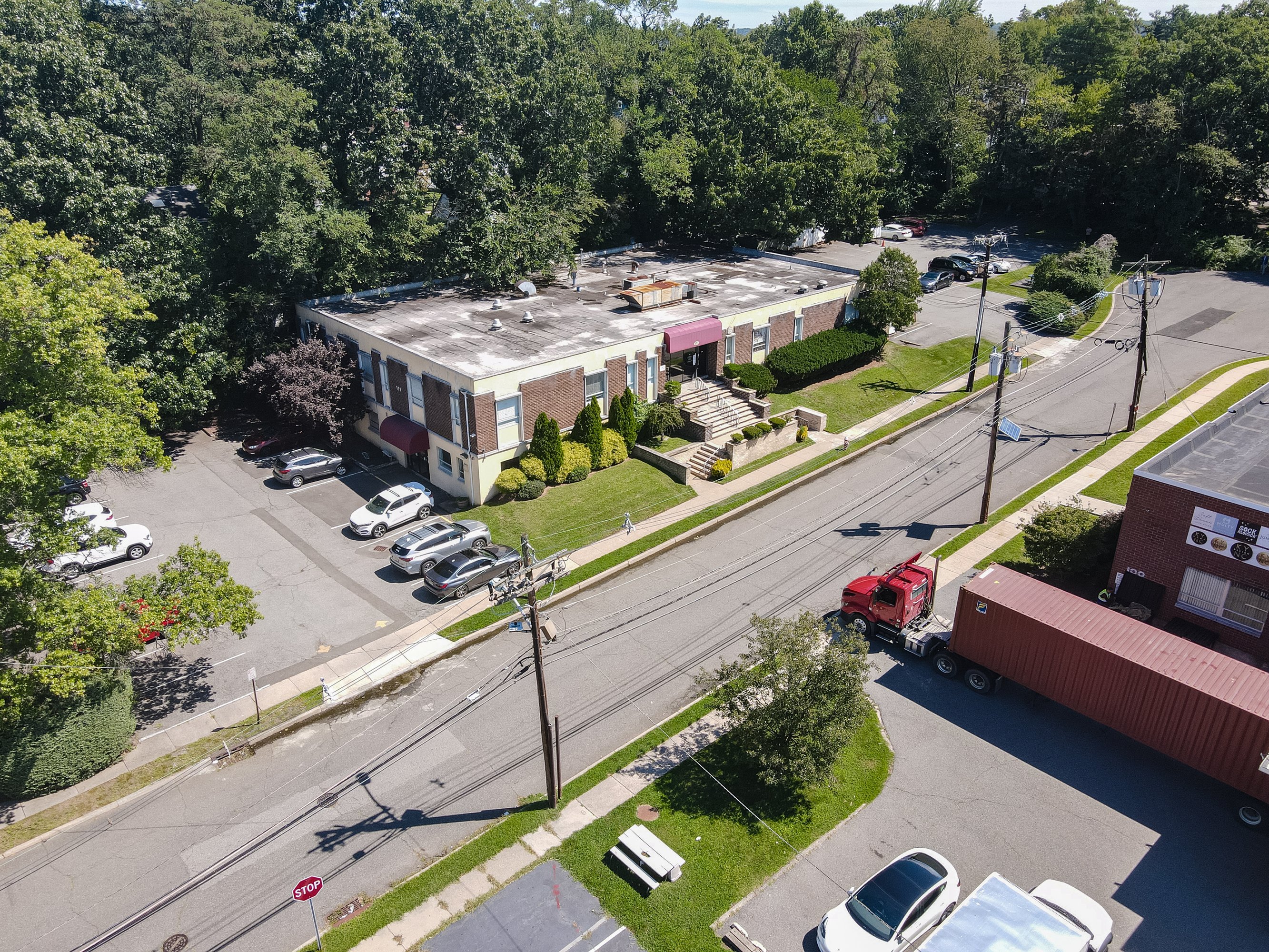 111 Galway Pl, Teaneck, NJ 07666