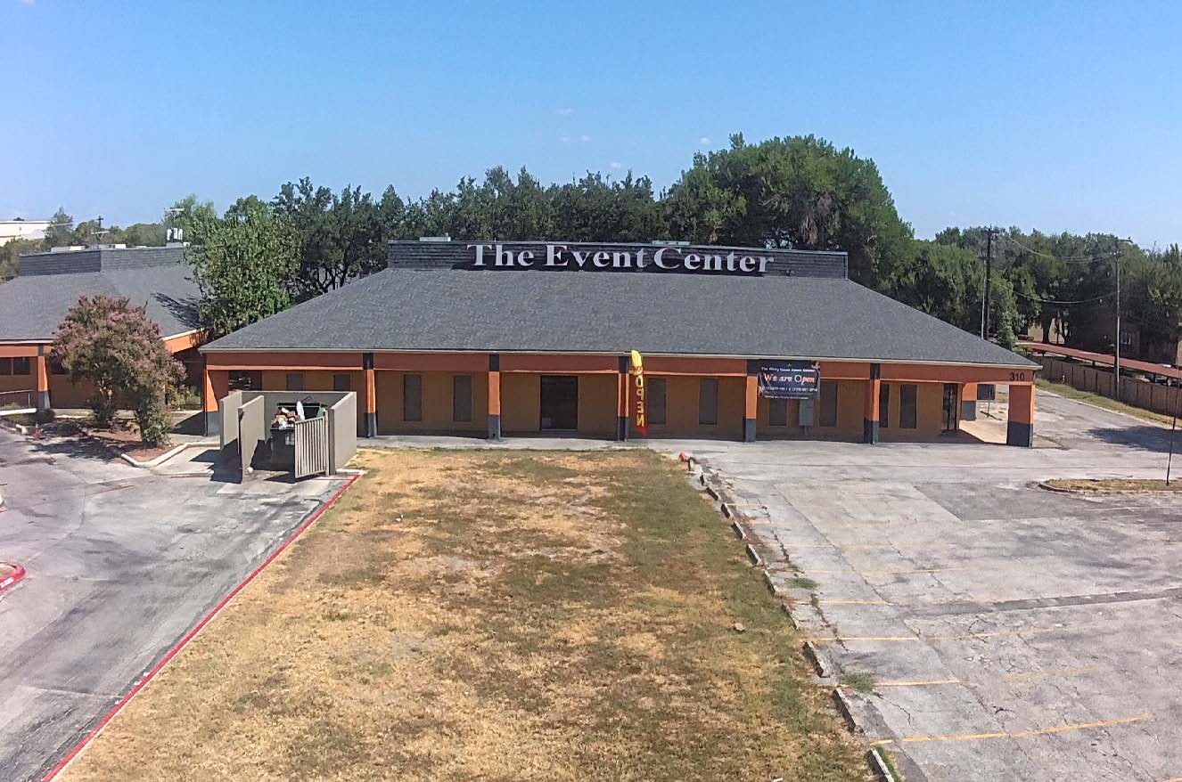 300 Kitty Hawk Rd, Universal City, TX 78148