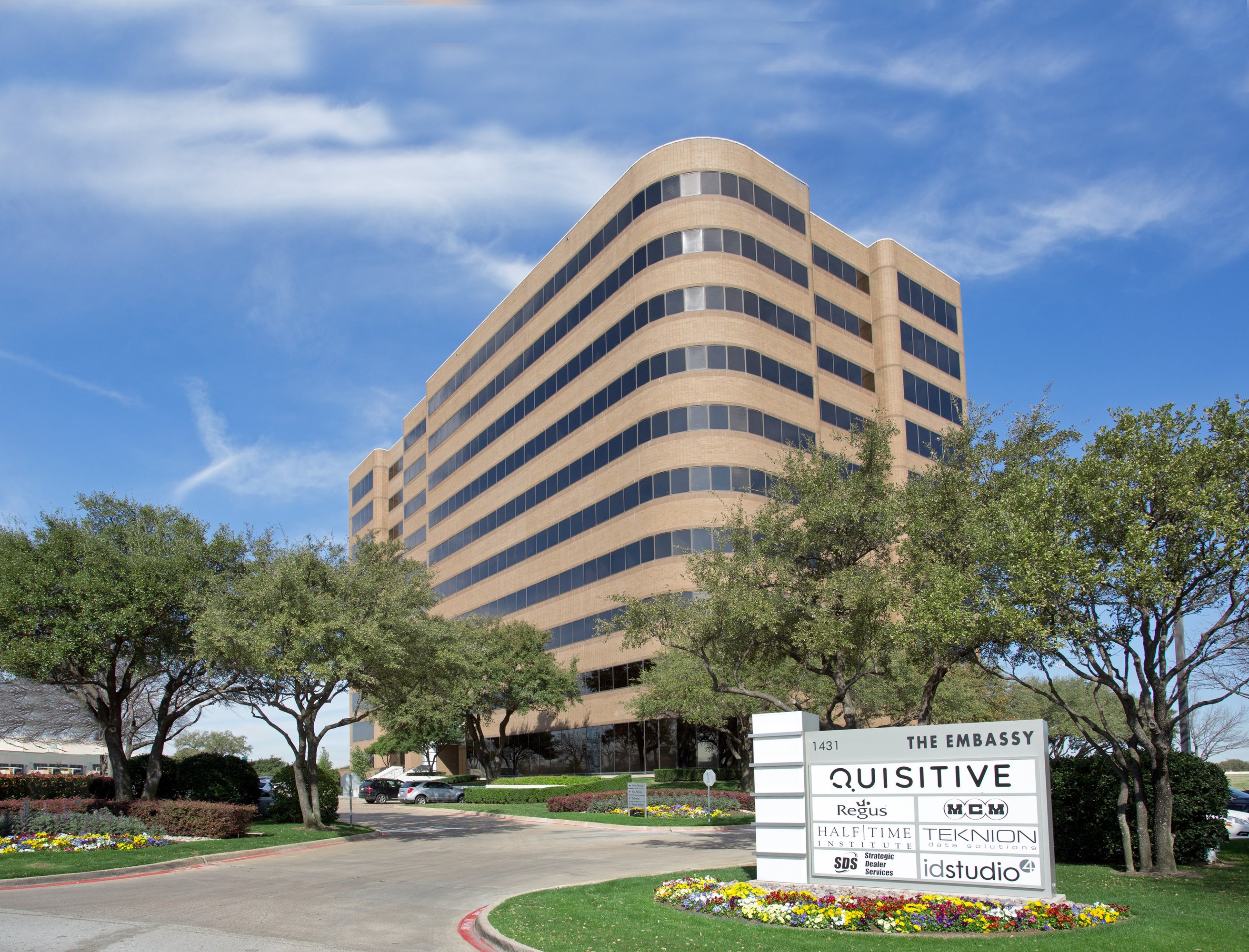 1431 Greenway Dr, Irving, TX 75038