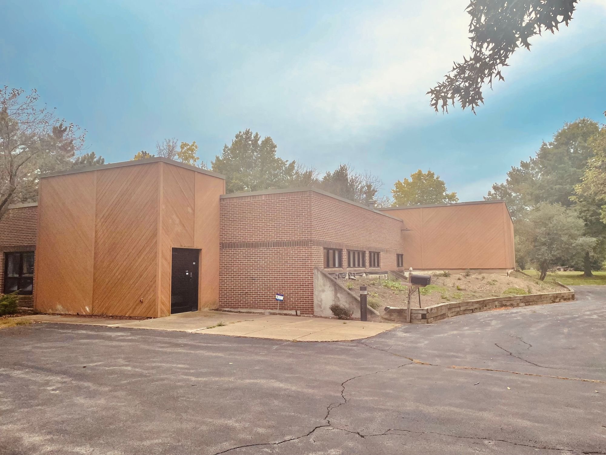 3633 Commerce Pl, Hamburg, NY 14075