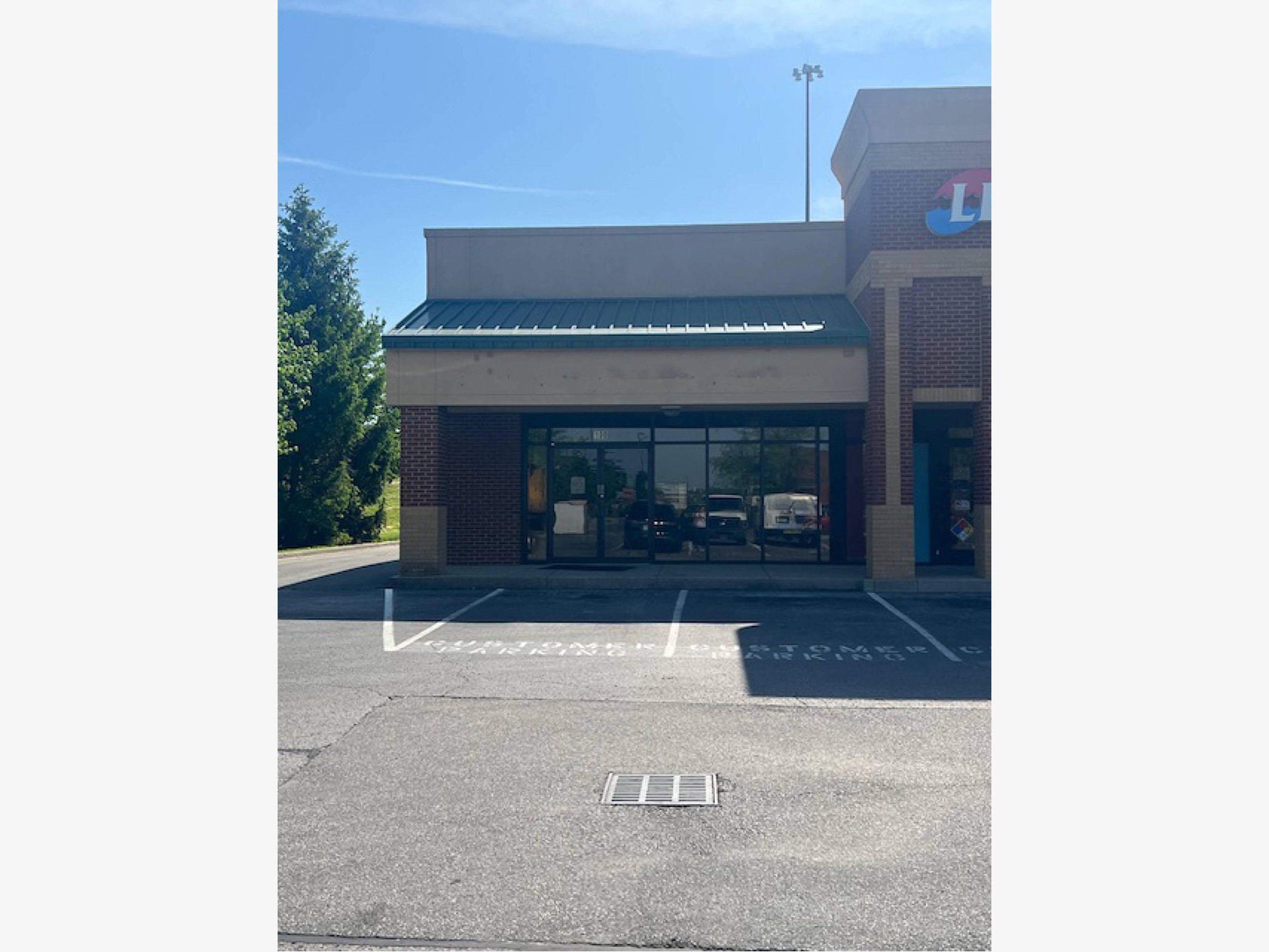 1370 Veterans Pkwy, Clarksville, IN 47129