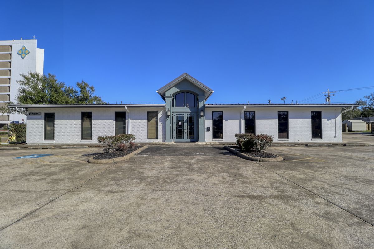1702 Oak Park Blvd, Lake Charles, LA 70601