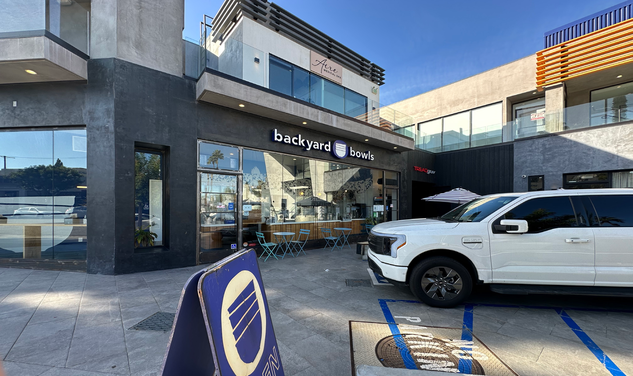 12080 Ventura Pl, Studio City, CA 91604