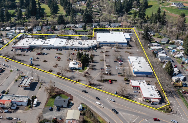 1137 N Pacific Hwy, Cottage Grove, OR 97424