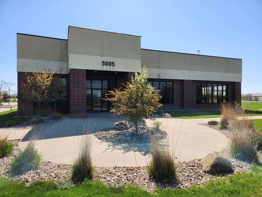 5005 Bowling St SW, Cedar Rapids, IA 52404