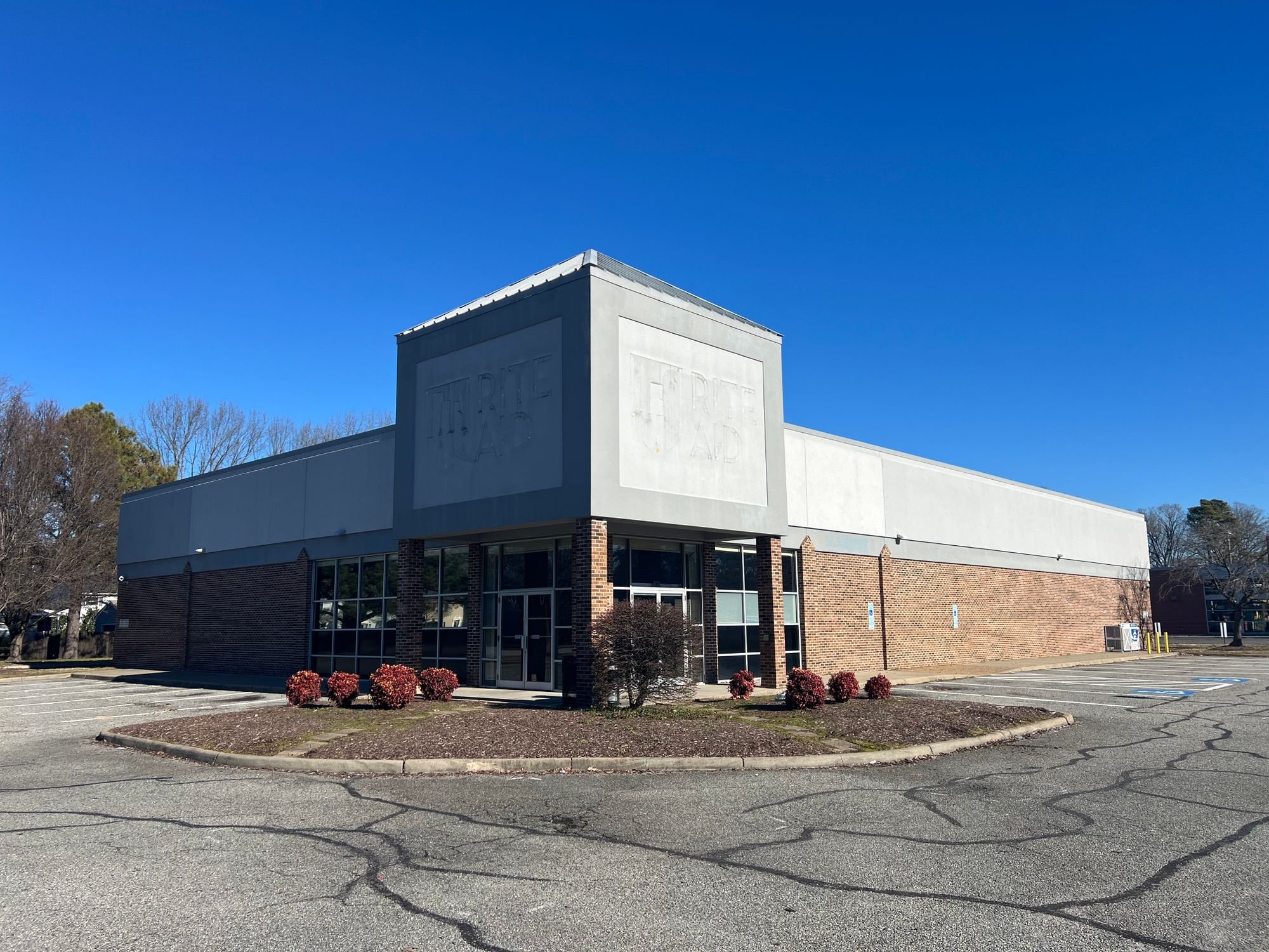671 J Clyde Morris Blvd, Newport News, VA 23601