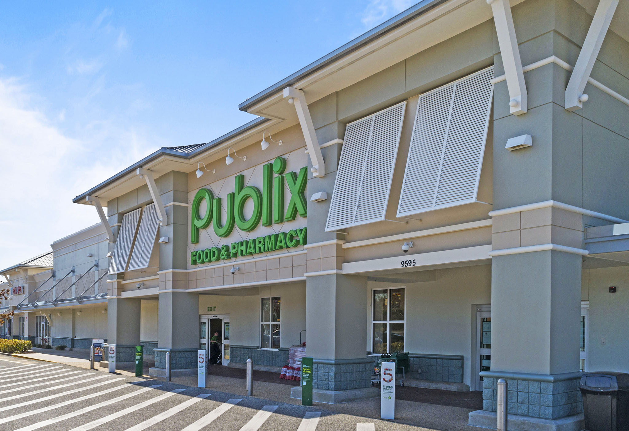 9595 Commercial Way U.S 19, Weeki Wachee, FL 34613