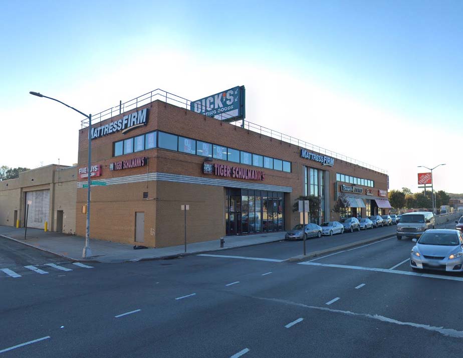 7325 Woodhaven Blvd, Queens, NY 11374