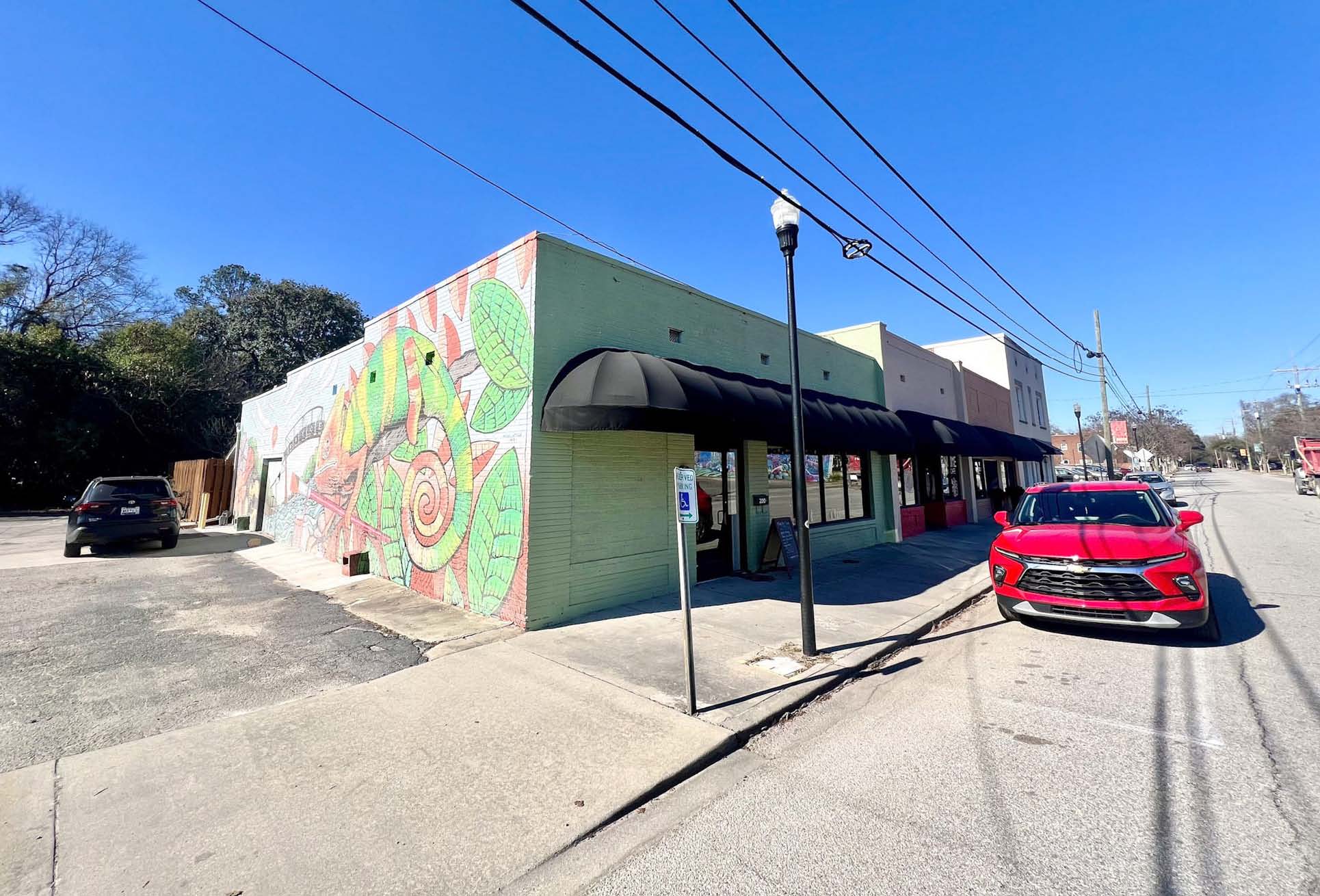 2010 State St, Cayce, SC 29033