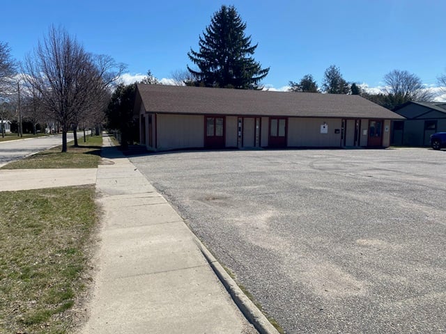 228 7Th St, Frankfort, MI 49635