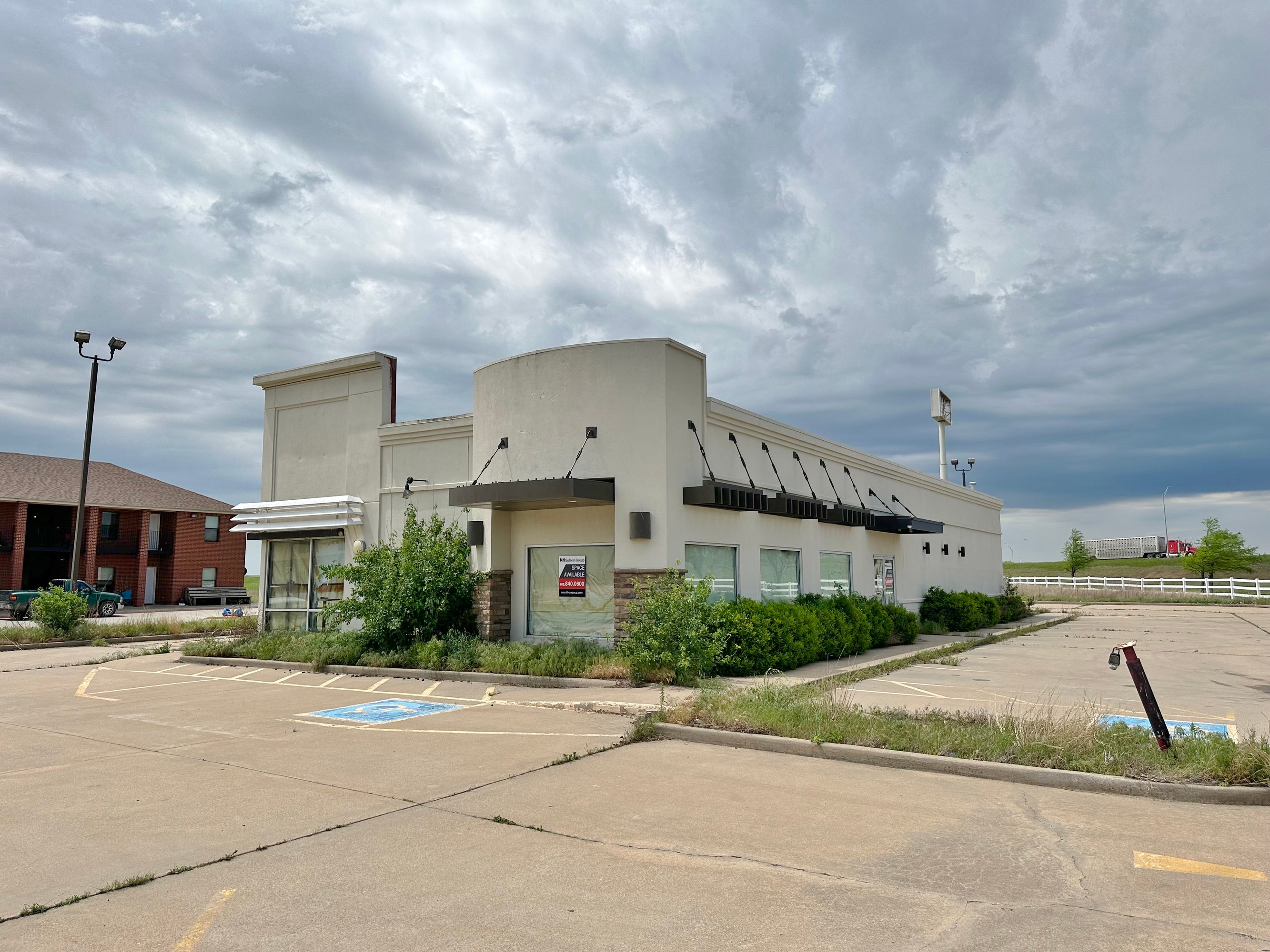 4505 W Doolin Ave, Blackwell, OK 74631