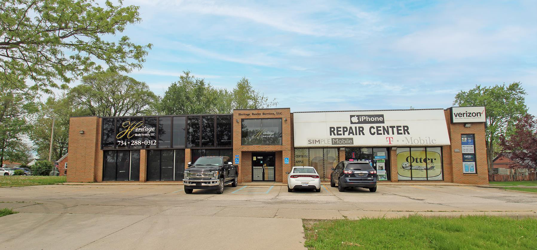 23702 Eureka Rd, Taylor, MI 48180