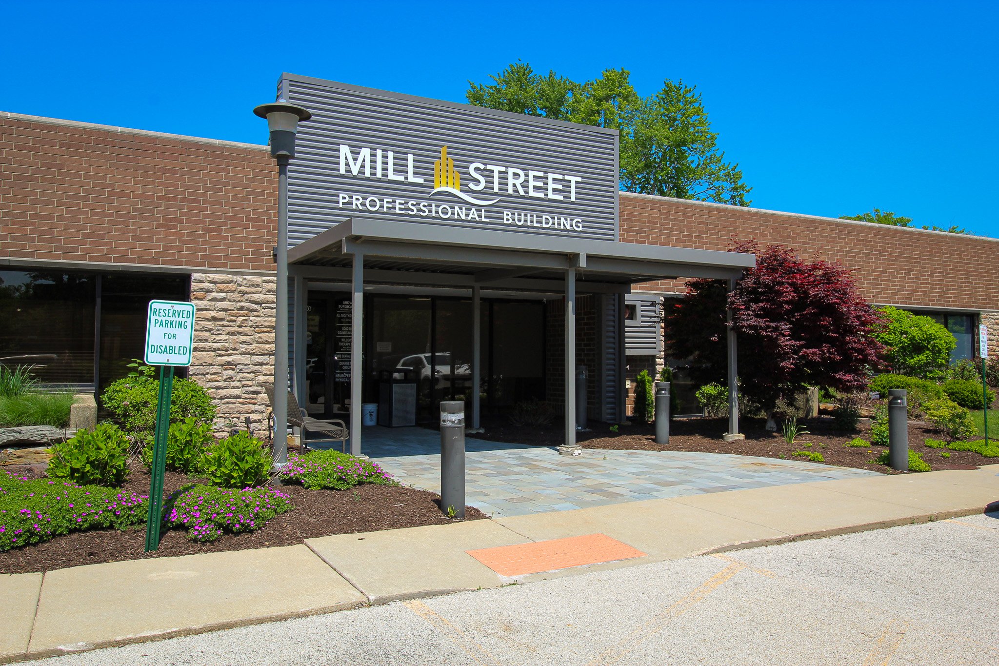 1250 N Mill St, Naperville, IL 60563