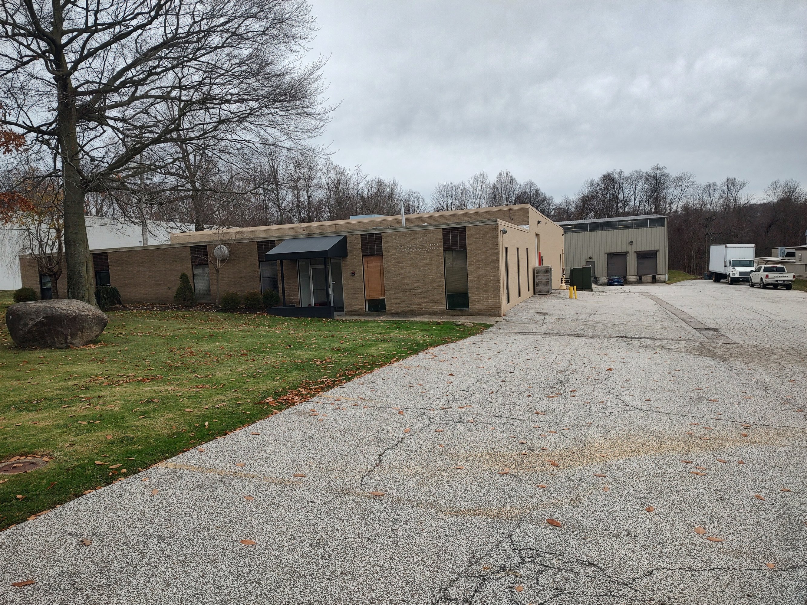 16855 Park Circle Dr, Chagrin Falls, OH 44023