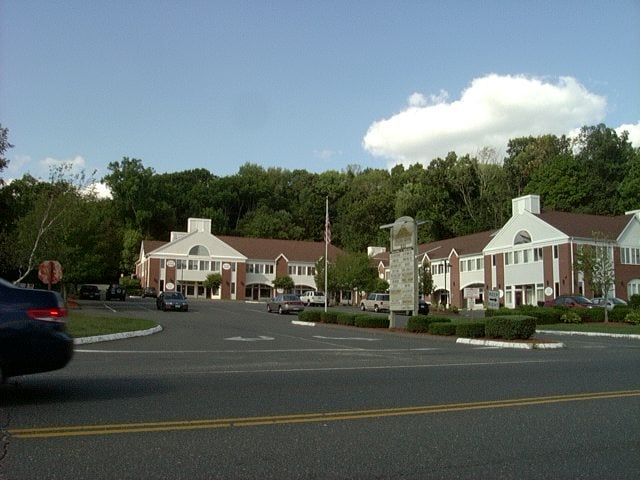 530 Middlebury Rd, Middlebury, CT 06762