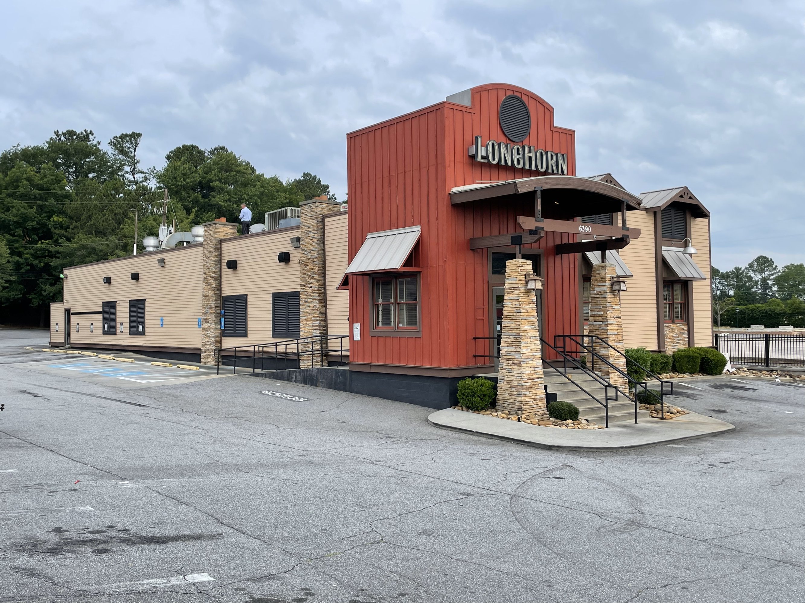 6390 Roswell Rd, Sandy Springs, GA 30328