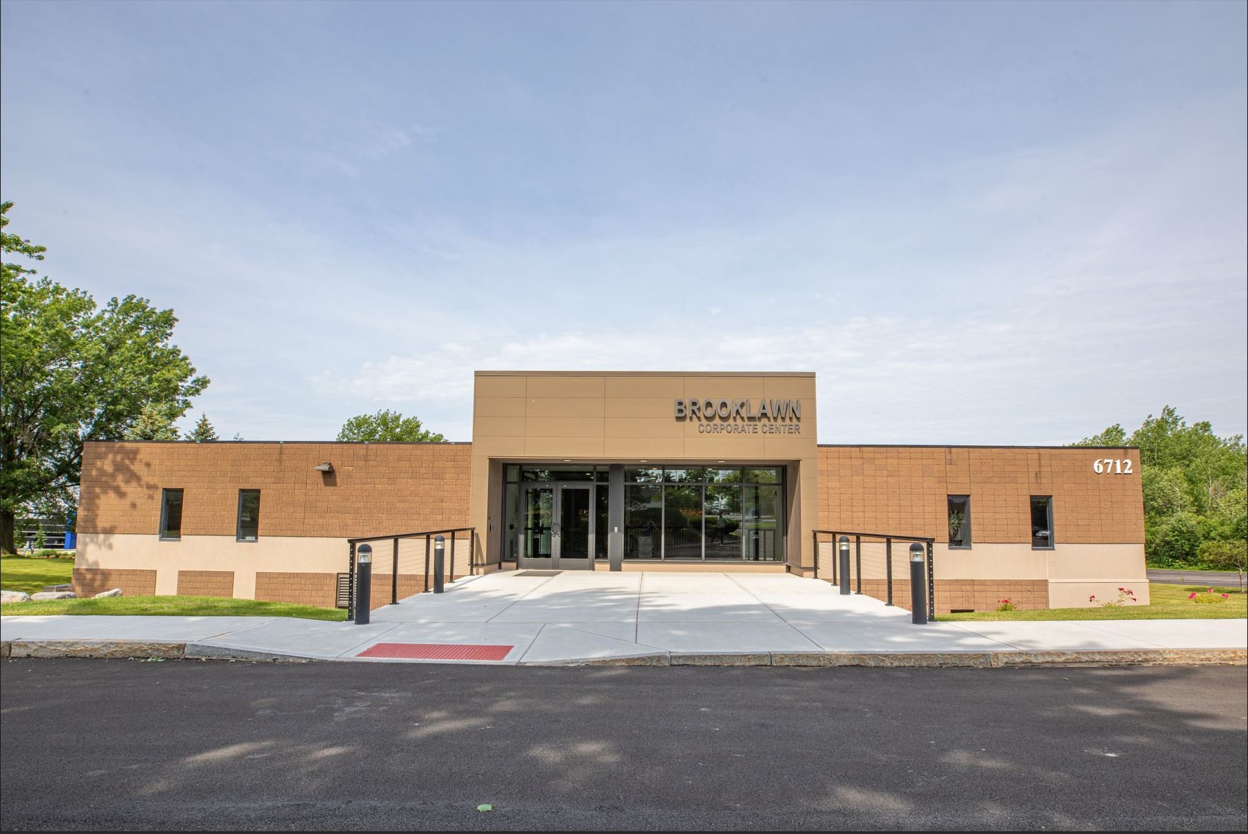 6712 Brooklawn Pkwy, Syracuse, NY 13211