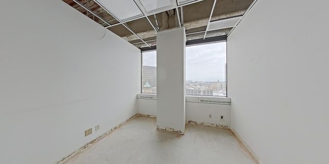 3305684