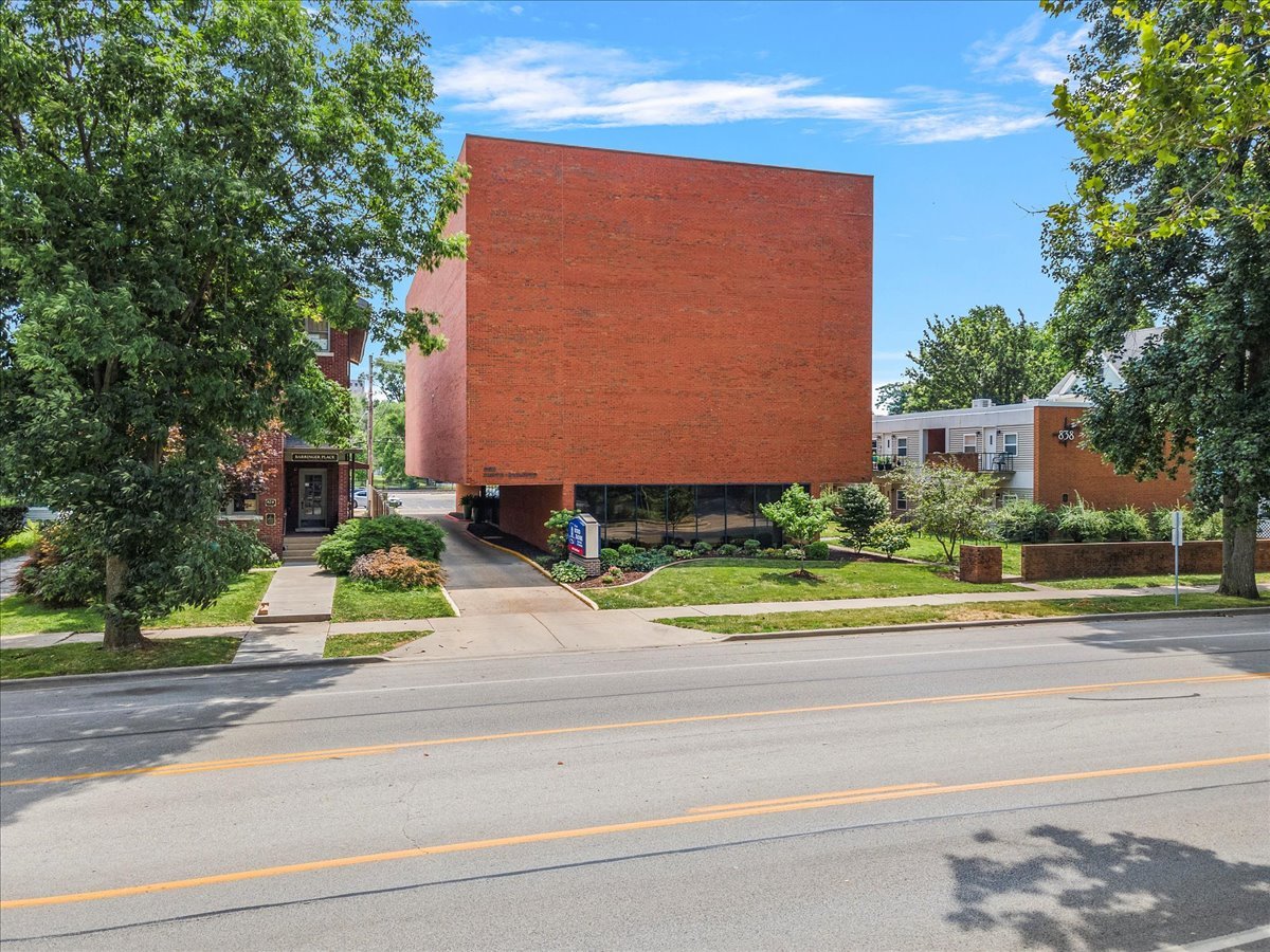 828 S 2Nd St, Springfield, IL 62704