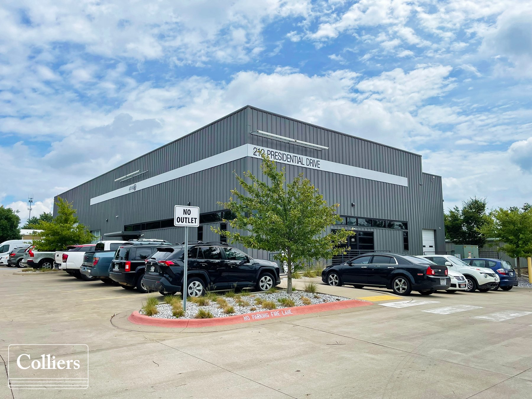 212 Presidential Dr, Lowell, AR 72745