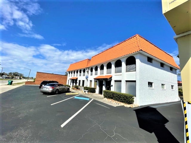 1615 E Ridgewood Ave, Holly Hill, FL 32117