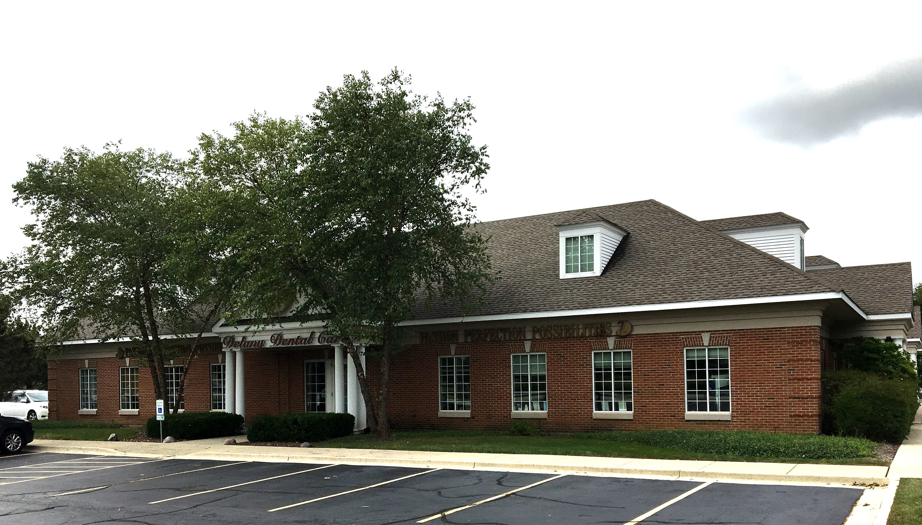310 S Greenleaf St, Gurnee, IL 60031