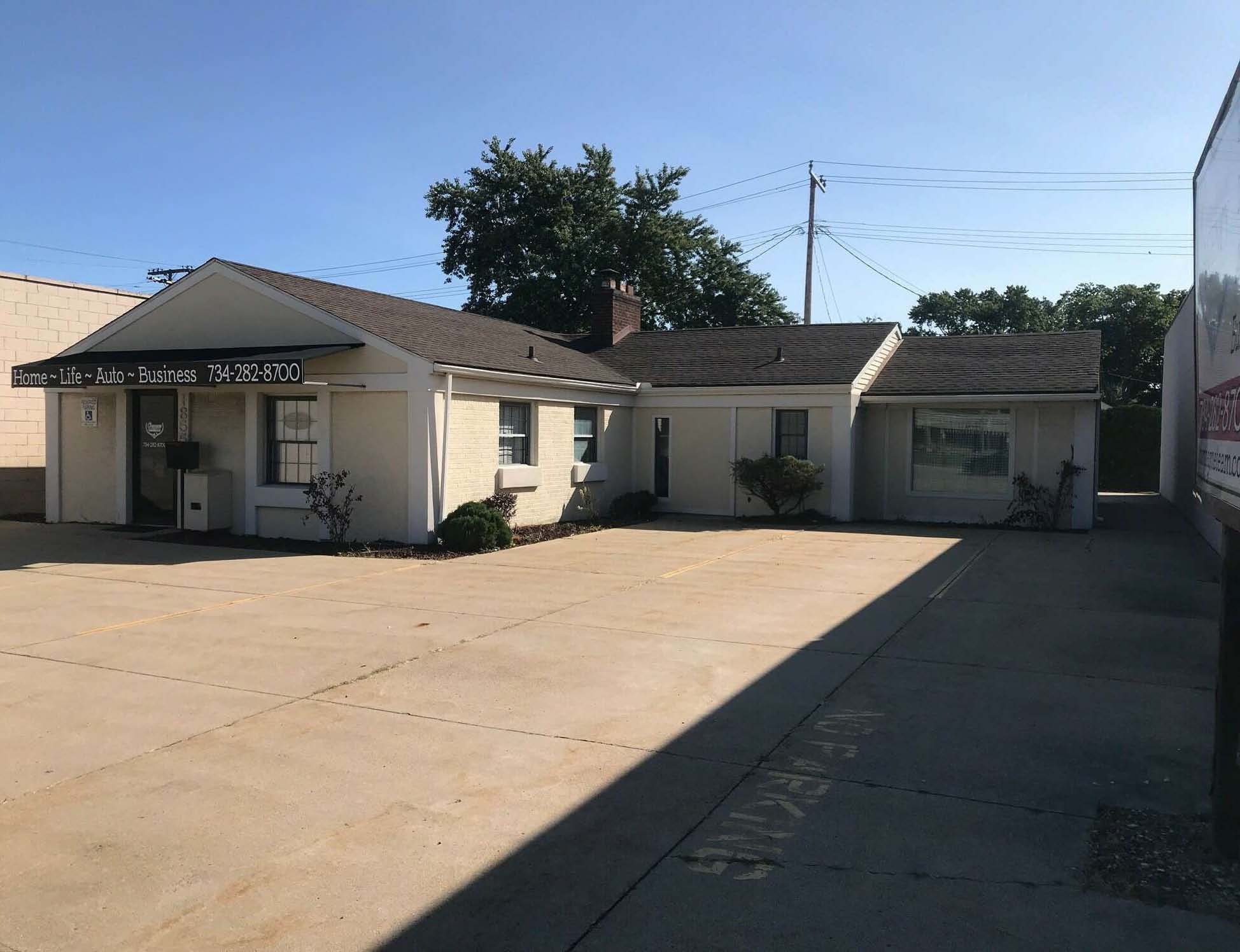 18555 Fort St, Riverview, MI 48193
