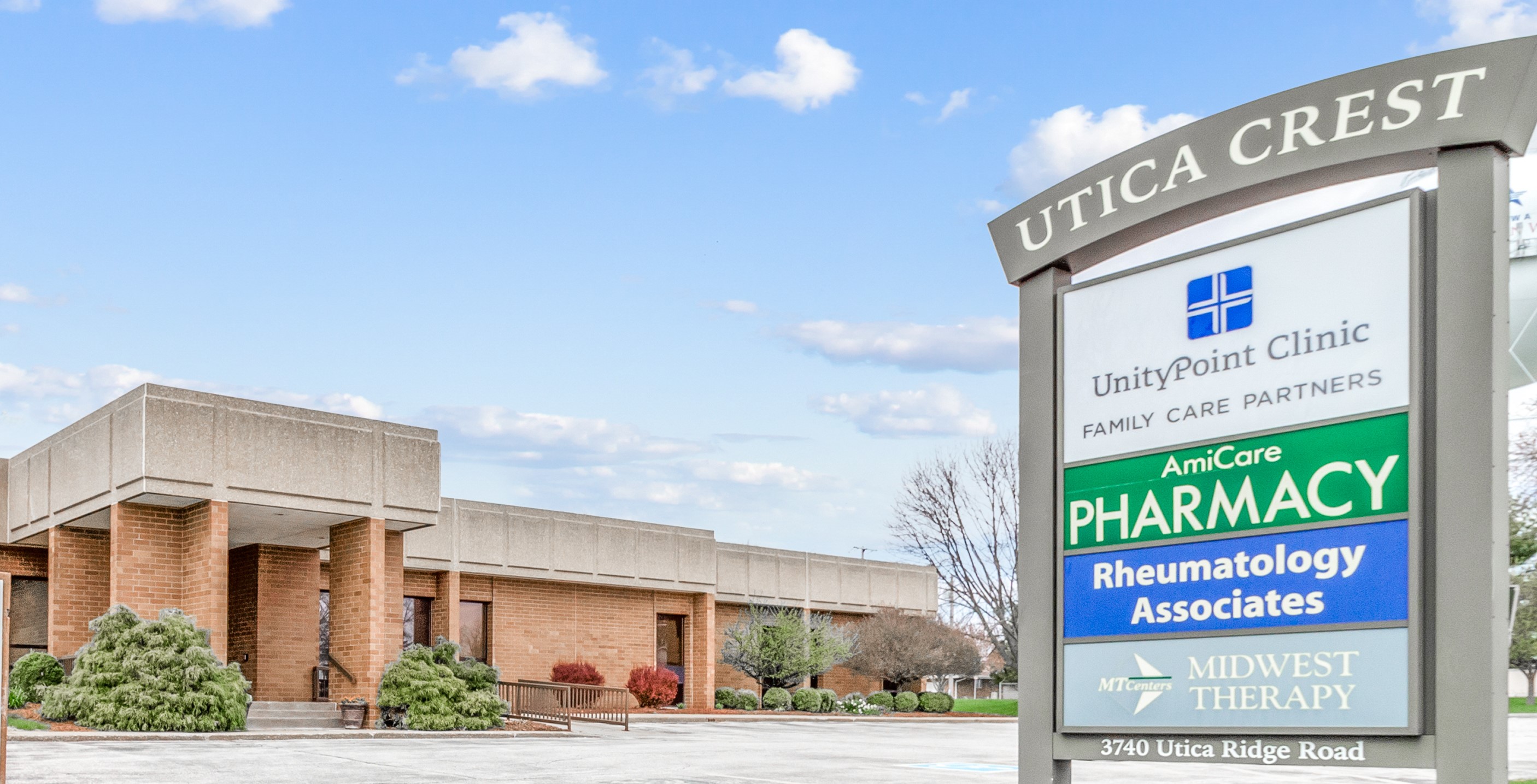 3740 Utica Ridge Rd, Bettendorf, IA 52722
