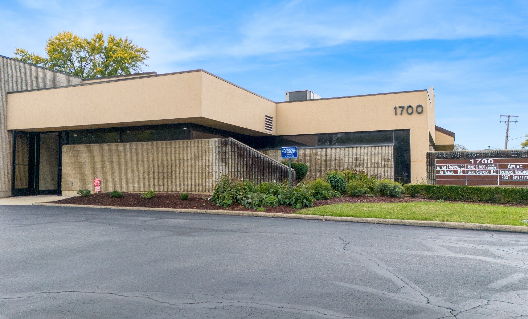 1700 E Market St, Warren, OH 44483