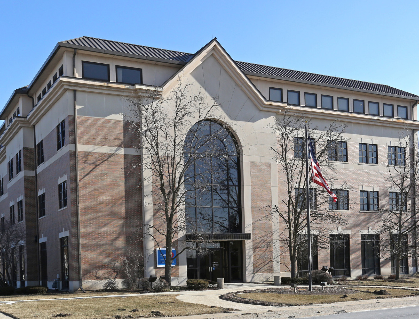 110 E Irving Park Rd, Roselle, IL 60191