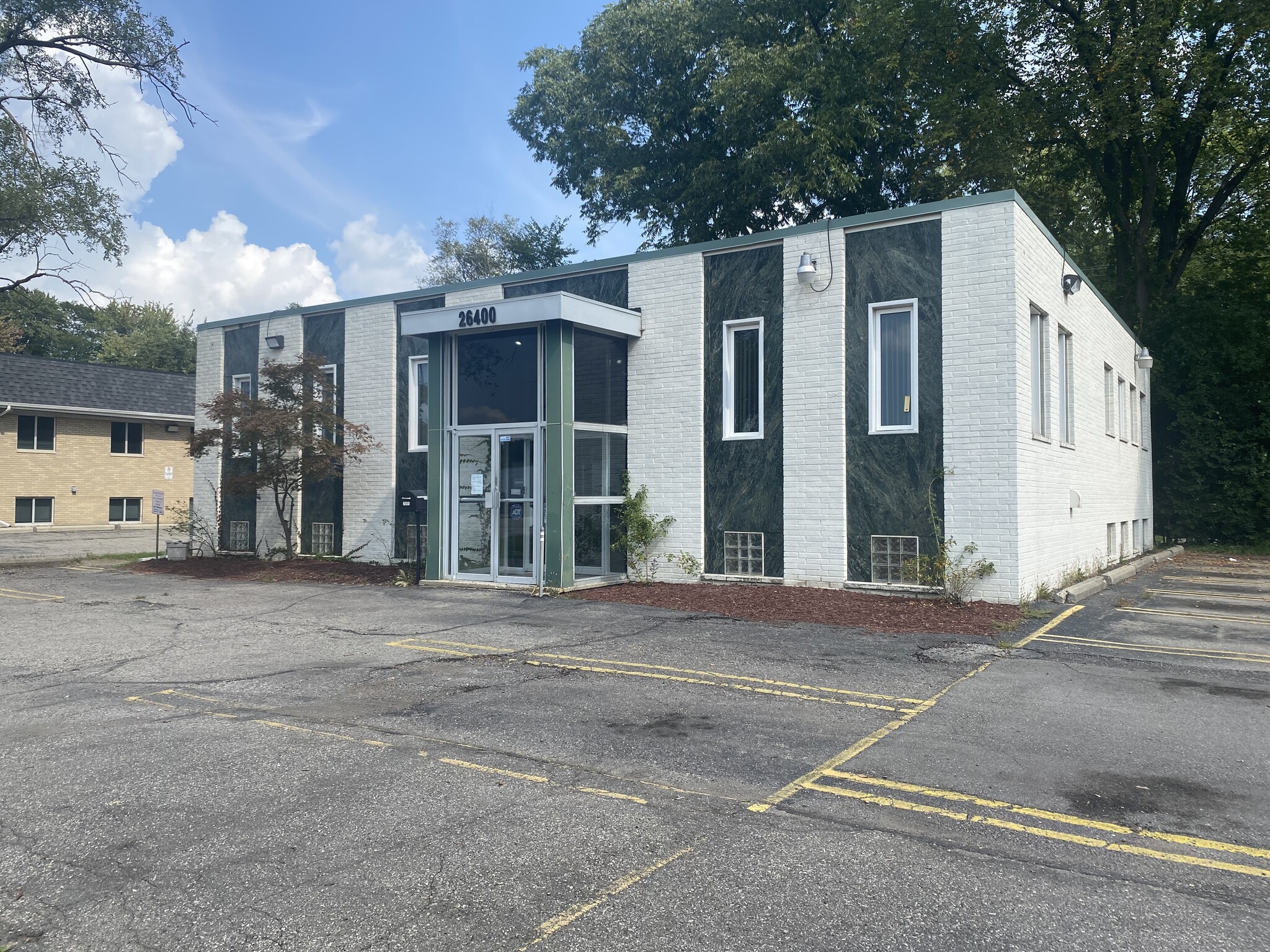 26400 Southfield Rd, Lathrup Village, MI 48076