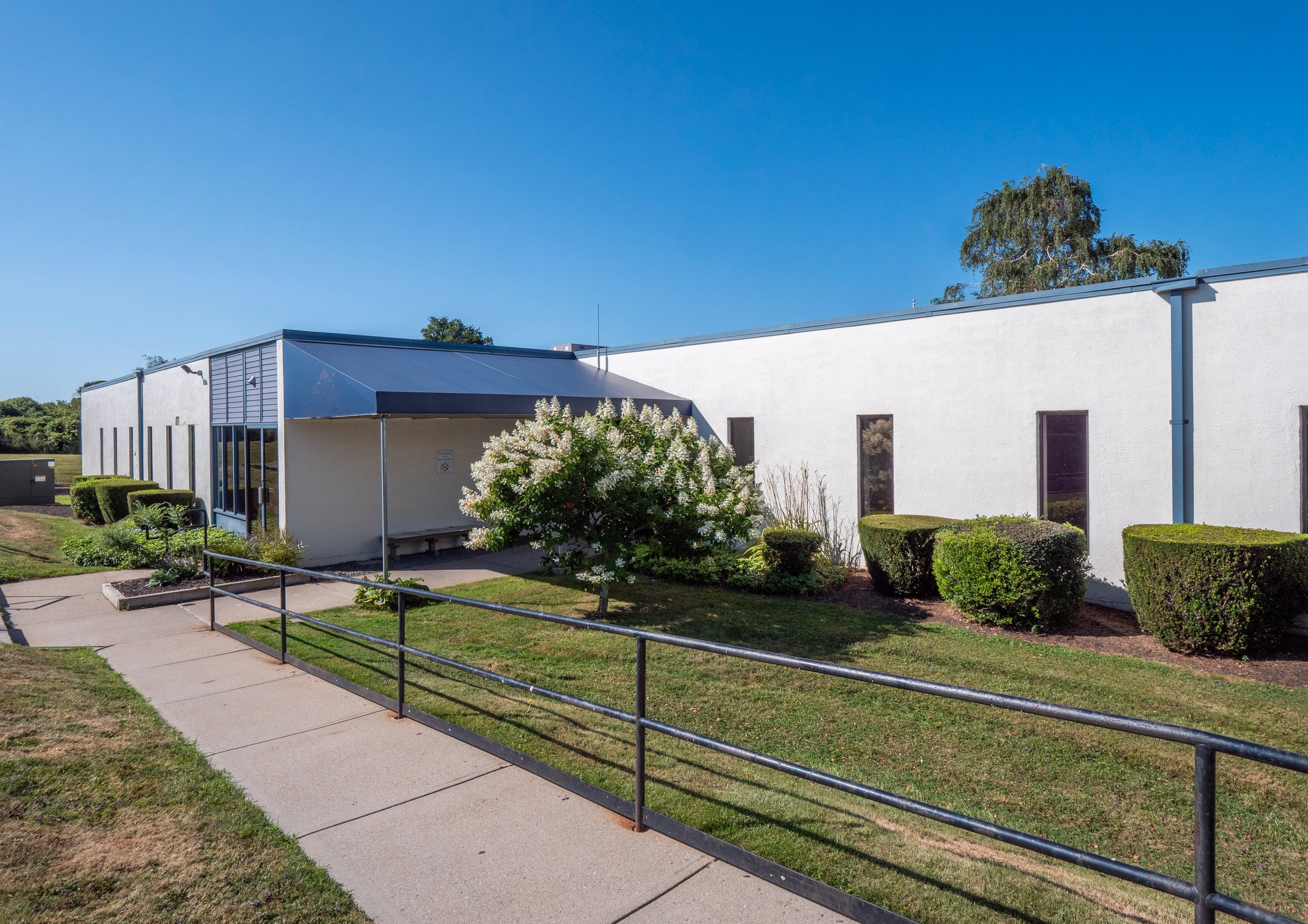 127 Johnny Cake Hill Rd, Middletown, RI 02842