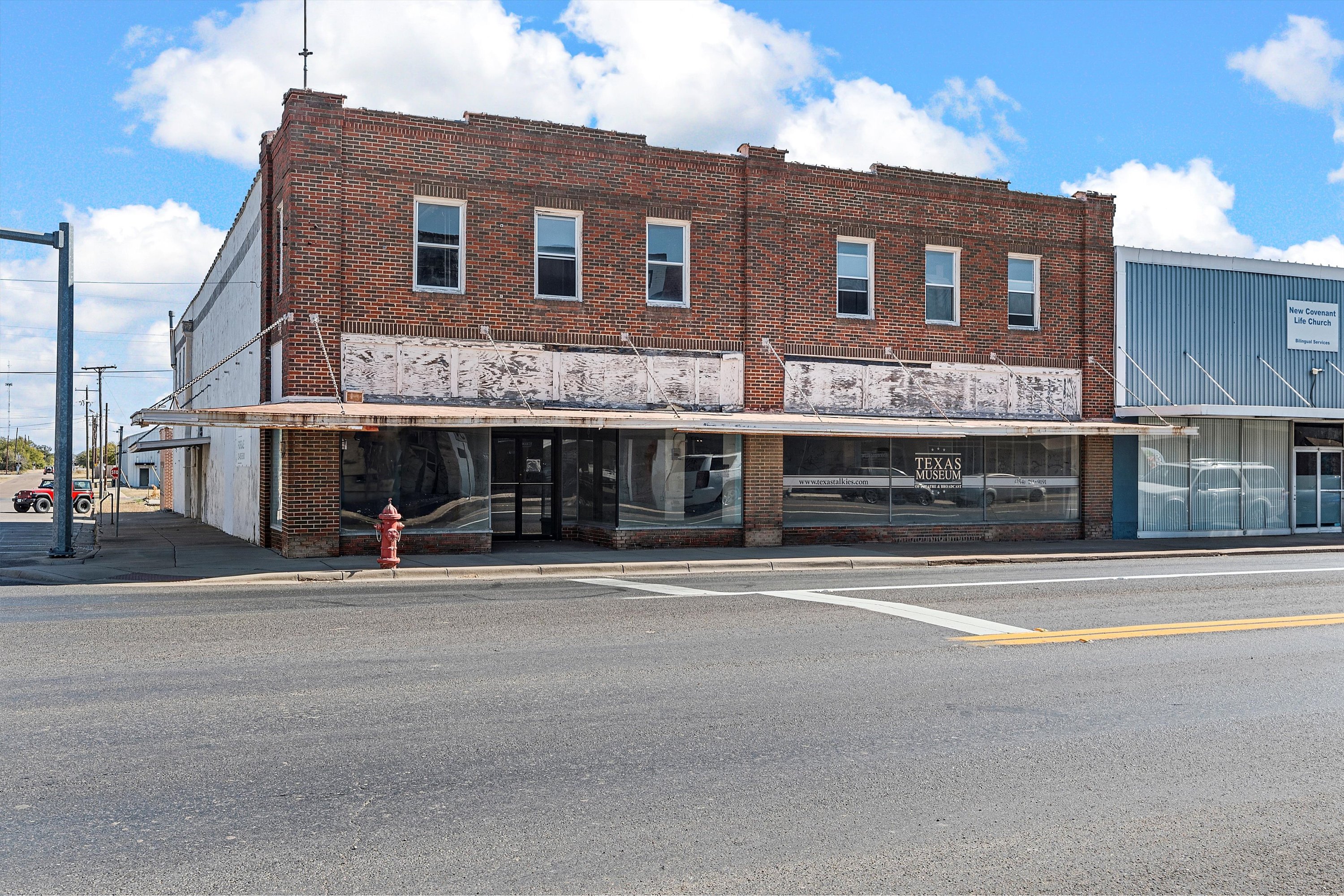300 S Main St, McGregor, TX 76657
