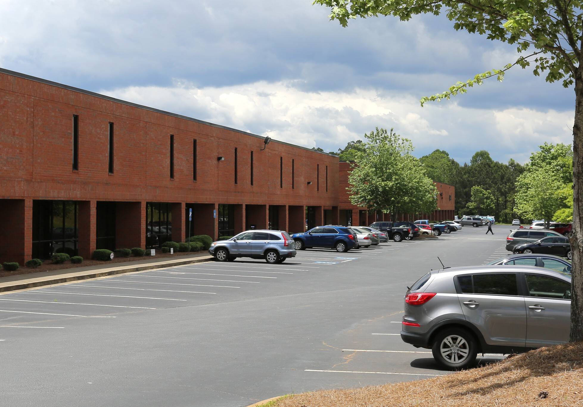 110 Londonderry Ct, Woodstock, GA 30188