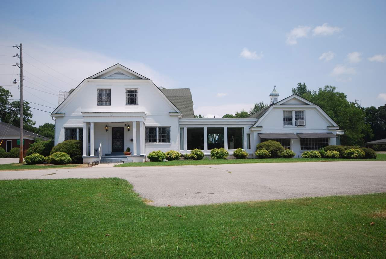 1651 Hollywood Dr, Jackson, TN 38305