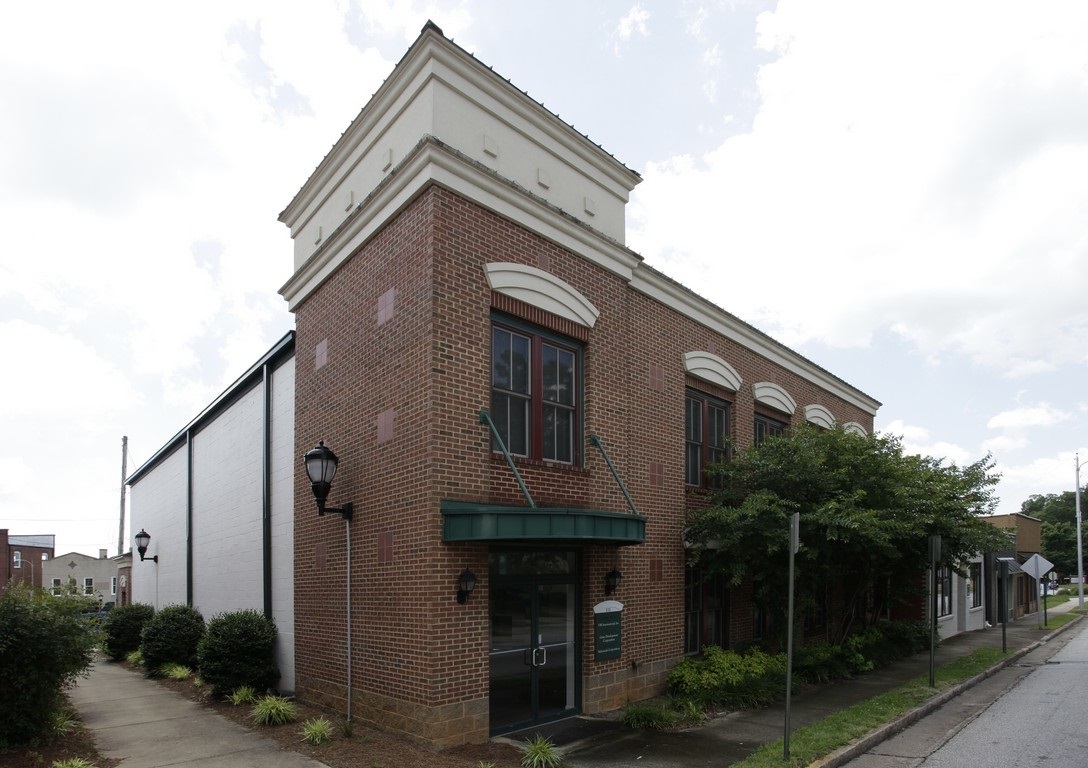 111 S Main St, Greer, SC 29651
