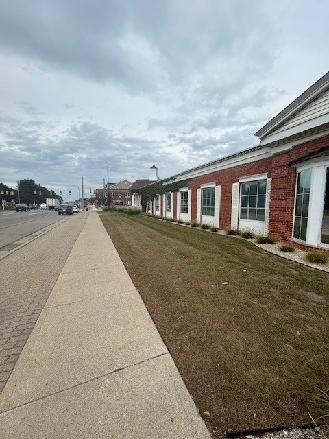 23880 Woodward Ave, Pleasant Ridge, MI 48069