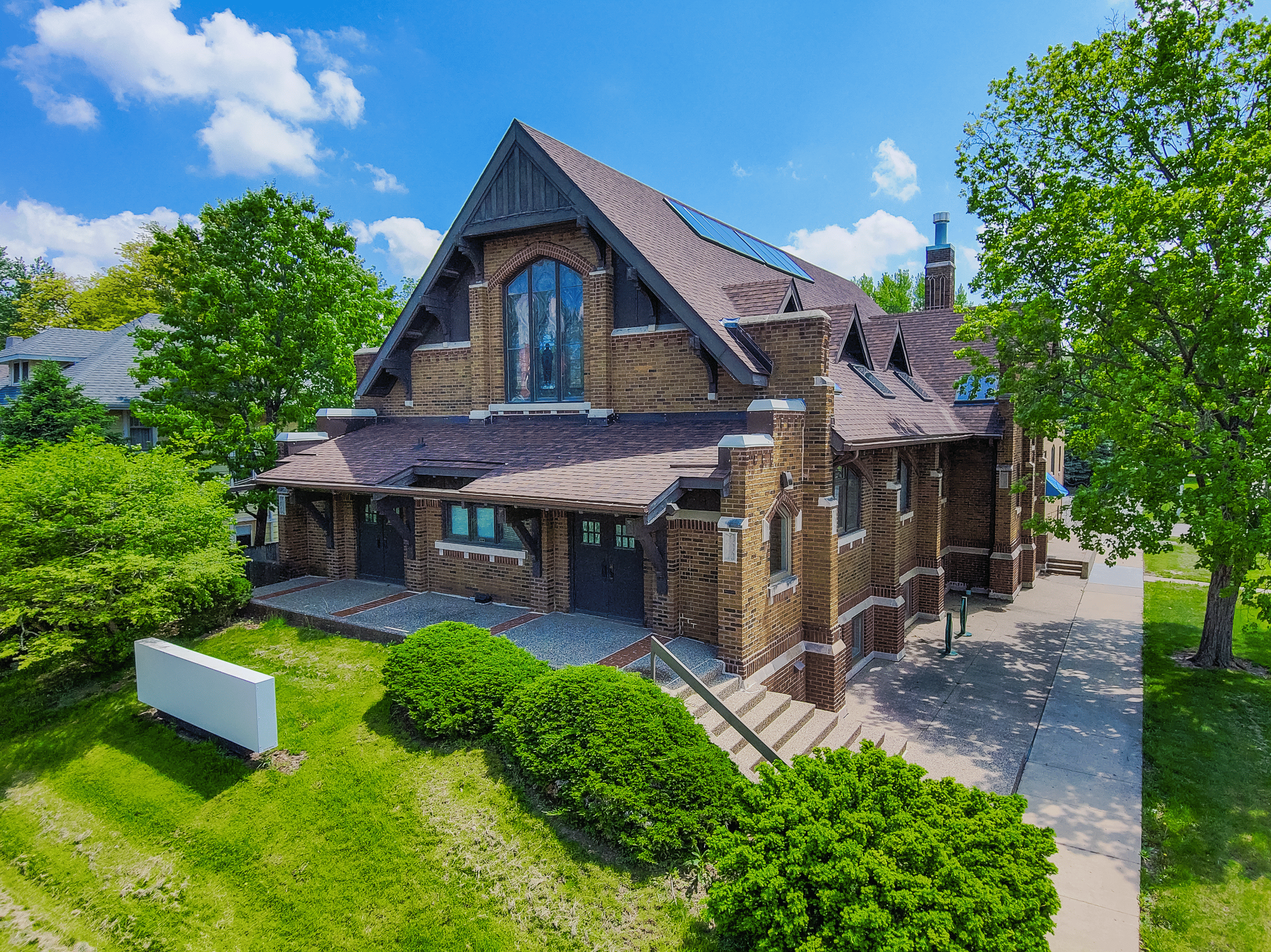 1225 W 4Th St, Waterloo, IA 50702