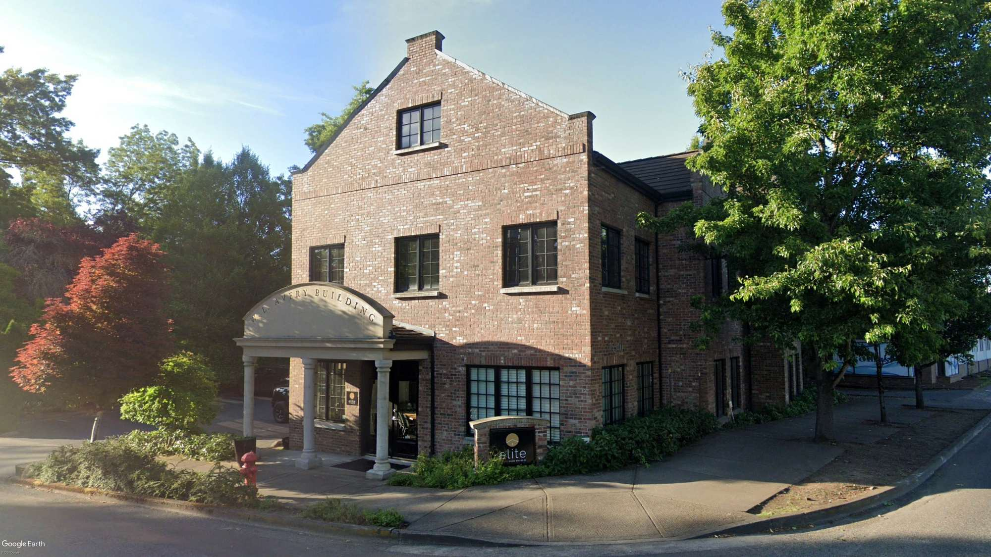 15540 Boones Ferry Rd, Lake Oswego, OR 97035