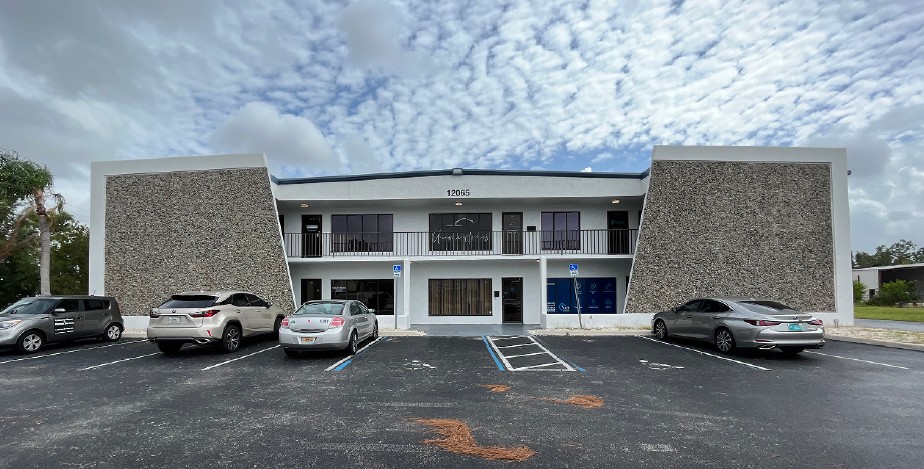 12065 Metro Pkwy, Fort Myers, FL 33966