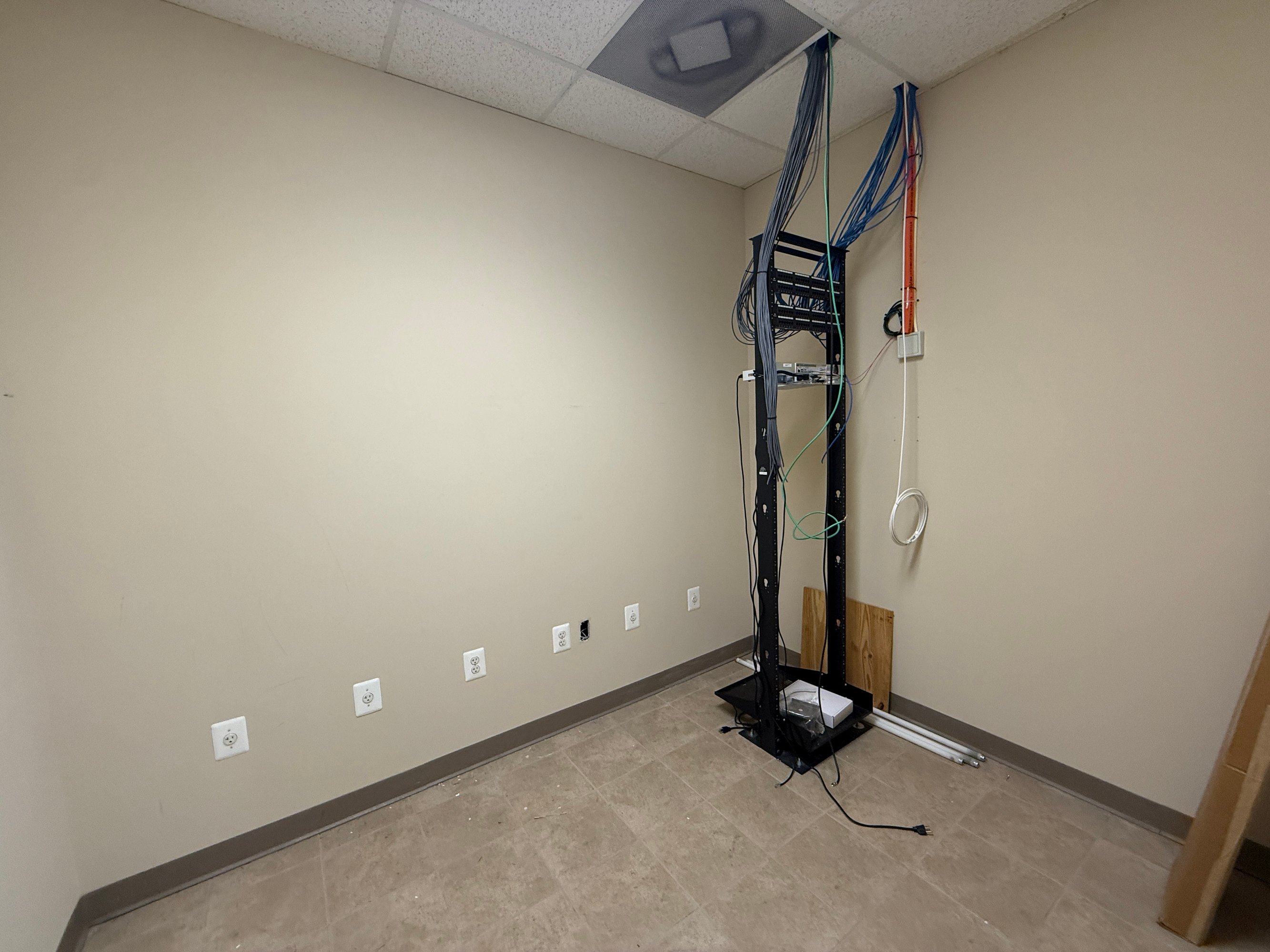 3232903