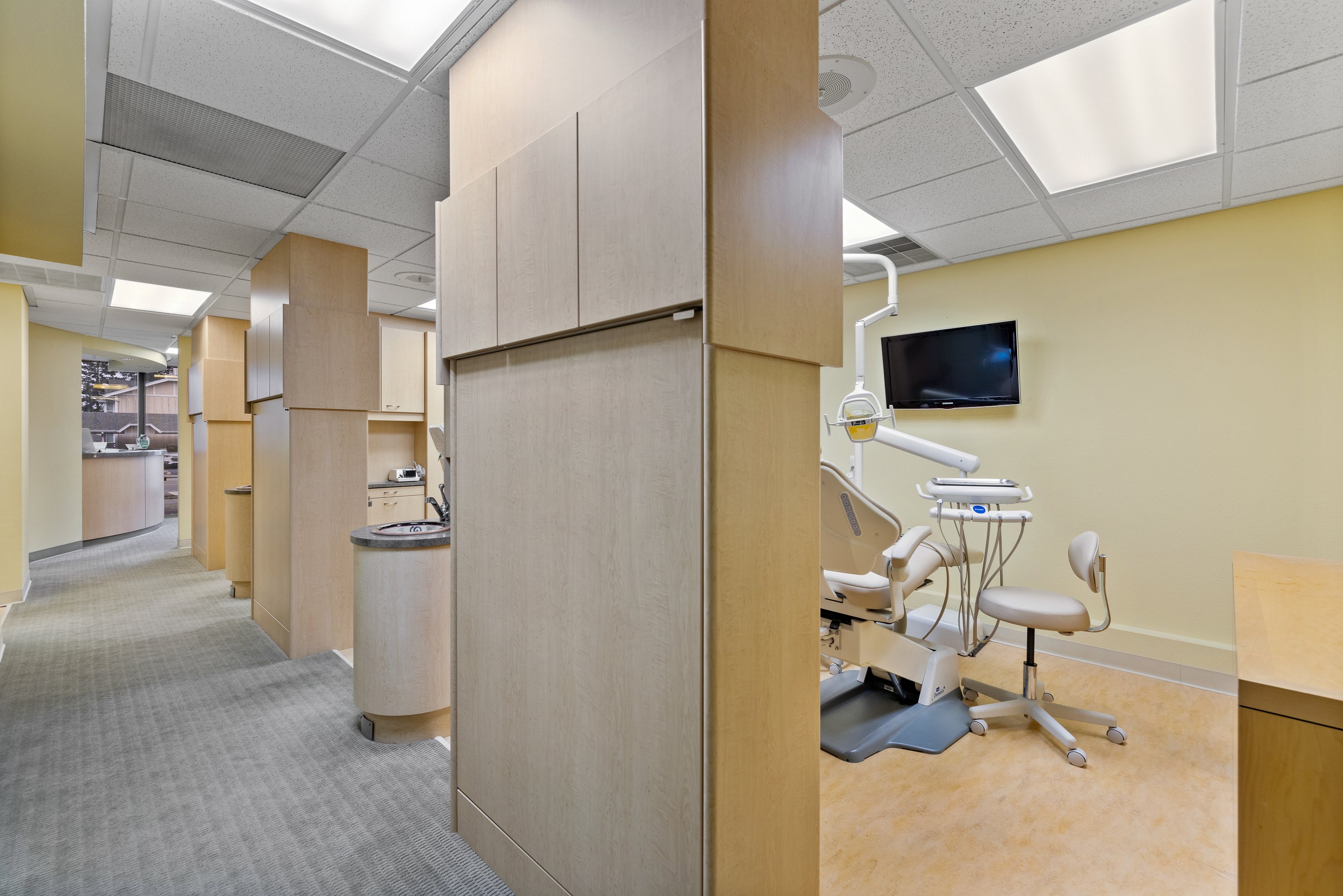 2605925