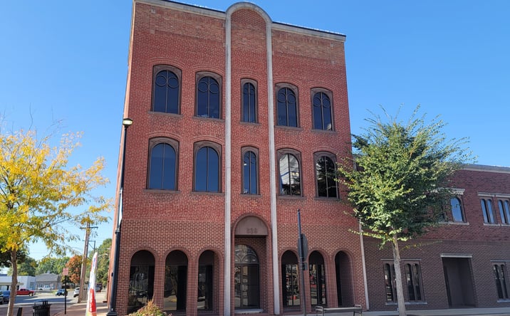 Pictures of Office property located at 206 S McLean St, Lincoln, IL 62656 for sales - image #1